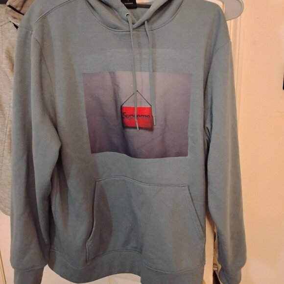 Supreme Hoodie - Picture 1 of 4